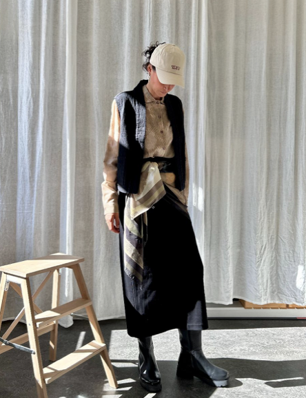 Foto Villa Paul, Schuhe Jutelaune, Jupe Jan'nJune, Bluse CUS, Weste Merz b. Schwanen, Kappe Thinking Mu