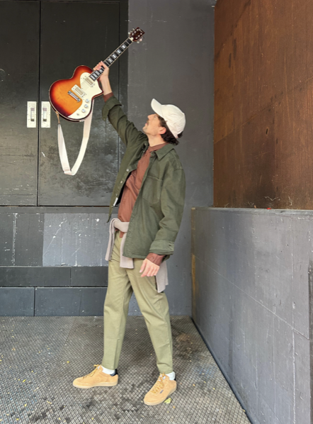 Foto Villa Paul, Hose Knowledge Cotton Apparel, sChuhe Ekin, Overshirt Carpasus, T-shirt Caprasus, Kappe Thinking Mu